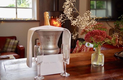 Nantwich Apartment | The Cowshed 5* Barns