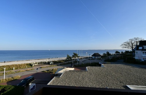 Scharbeutz Apartment | The cozy 3-room apartment has a fantastic panoramic lake view from the balcony.