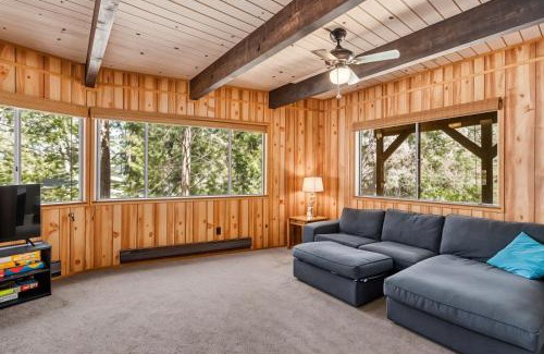Groveland House | The Cozy Cabin - 2-Level Home with Spacious Yard home