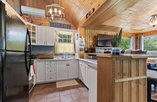 Port Franks Cottage | The Cozy Cabin in Port Franks! Close to the Beach! The Perfect spot to Relax!