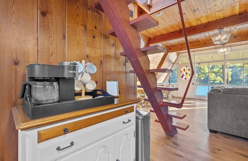 Piney House | The Cozy Cove A Unique and Unforgettable Experience on Lake Hamilton