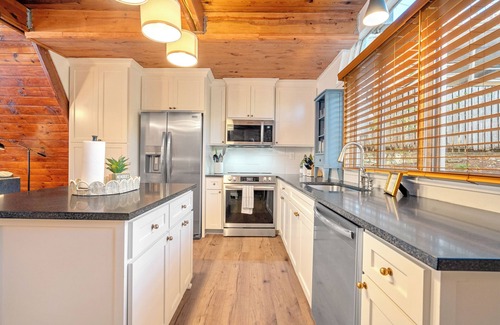 Piney House | The Cozy Cove A Unique and Unforgettable Experience on Lake Hamilton