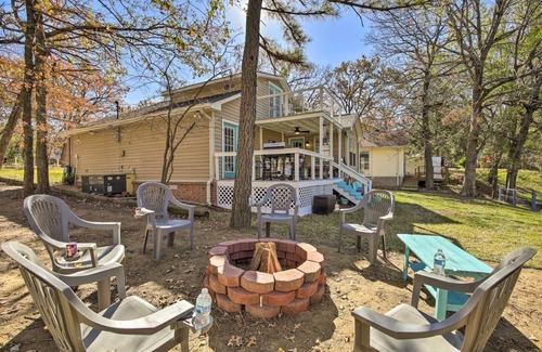 Tool House | The Cozy Cove at Cedar Creek Lake: Kayaks, Dock, Kids & Dog Friendly!