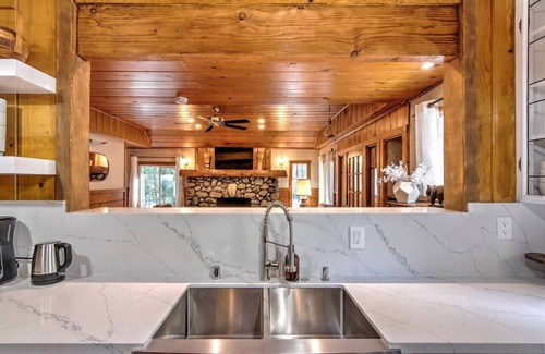 Idyllwild Cabin | The Creek Lodge in Town Center - 2,500 sf Mountain Modern Cabin, Next To Creek!