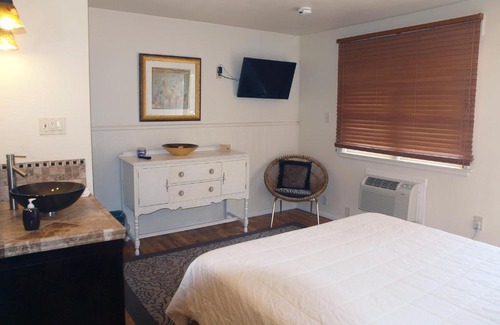 Sterling Hotel | The Crest Motel