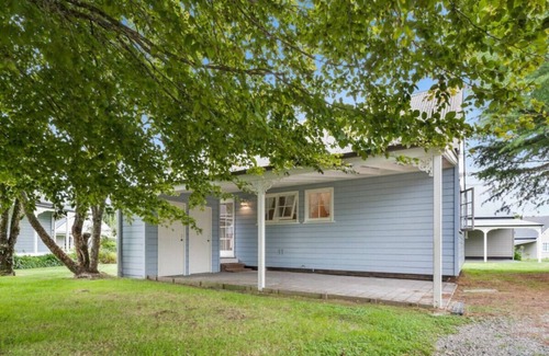 Rangatira Park Cottage | The Croft Cottage near Huka Falls with Aircon