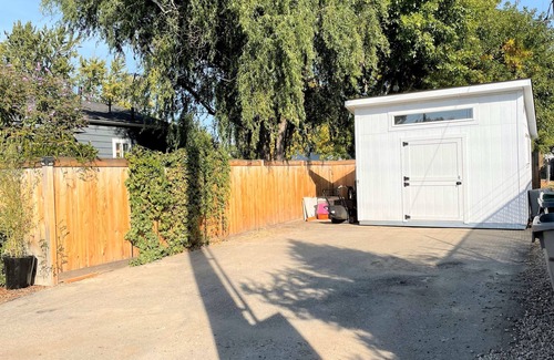 Depot Bench House | The Crofty Cottage Bench Charmer with private fenced yard