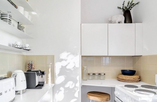 Crows Nest Apartment | 'The Crows Nest' - Stylish & Chic, North Sydney