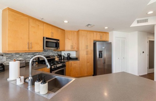Marina del Rey Apartment | The Crystal 3 Level Penthouse - Marvelous Marina Views 2BR