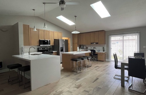 Findlay House | The Crystal Rose House spacious, modern and bright