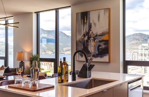 Downtown Kelowna Apartment | The Cubano Room sub-penthouse ✰ Best View in Kelowna