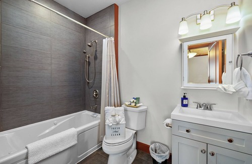 Sequim Bed & Breakfast | The Culinary Quarters - "The Saucerie" Room - In The Heart of Downtown Sequim!