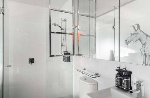 Prahran Hotel | The Cullen Melbourne - Art Series