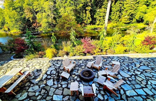 Forks House | The Cullen's Clair de Lune, River-front Estate