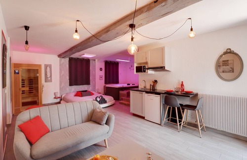 Petit Moisenay House | The Cupid Suite - Domaine des Trois Châteaux