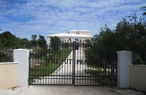Forbes Hill Villa | "The Cut Pearl" - Stunning Private Beachfront/Oceanfront Villa On Little Exuma