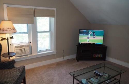 Frankfort Apartment | The Cute & Cozy - Upper Apt - Great Location!