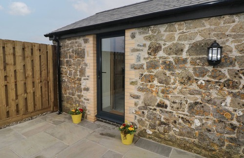 Vale of Glamorgan Cottage | THE CWTCH, pet friendly, with hot tub in St Brides Major