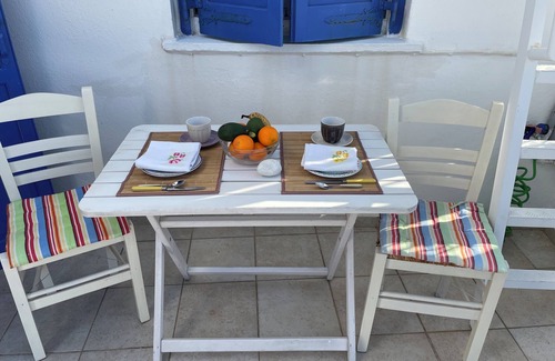Aegiali Apartment | The Cycladic Vorino House with a view welcomes you for carefree moments!
