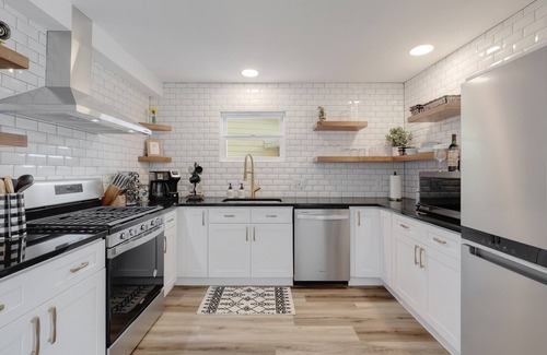 Wimberley House | The Daffodil - A luxury haven with Hot Tub and Firepit