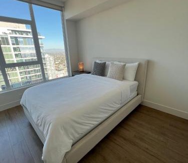 Civic Core Apartment | The Daisy Bright 2BR Stay in Downtown San Diego