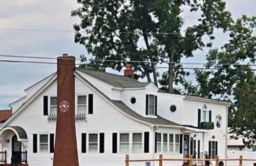 Deltaville House | The Deadrise Inn, Sleeps12, Spacious, Newly Renovated