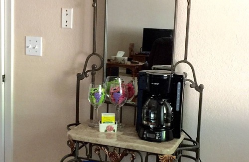 Douglas Flat House | The Decanted Chateau; a two minute drive to Downtown Murphys