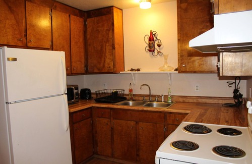 Douglas Flat House | The Decanted Chateau; a two minute drive to Downtown Murphys