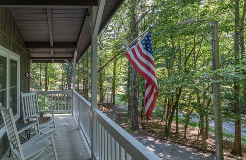 Cedar Mountain House | The Deep Forest Green Cottage | 2 Bed, 2 Bath