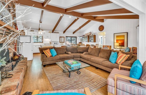 Julian House | "The Deer Bungalow" Pine Hills Large Custom Home in Julian that is Pet Friendly