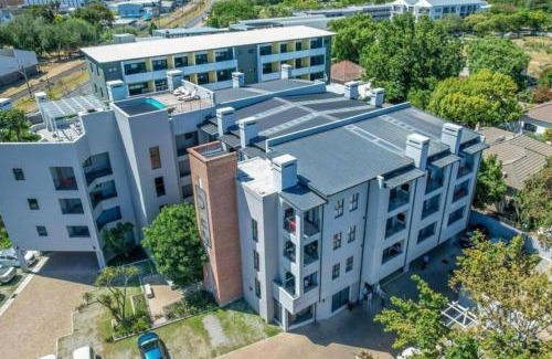 Stellenbosch Central Apartment | The Den at 41- Parking included