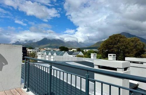 Stellenbosch Central Apartment | The Den at 41- Parking included