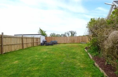 Llanybri Cottage | THE DEN, pet friendly, character holiday cottage in Llansteffan
