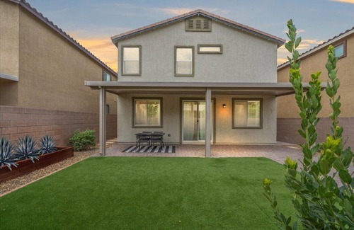 North Las Vegas House | "The Desert Haven" Dog Friendly, 30+ day stays only, 4BD/2.5BA, Quiet Area