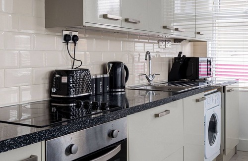 Sutton Central Apartment | The Diamond 1 Bed, High Street, Sutton