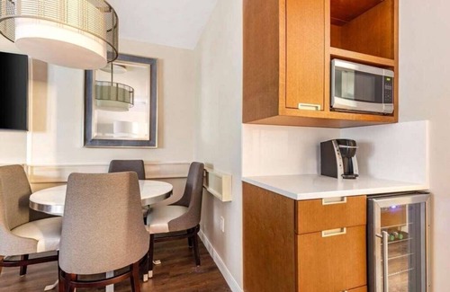 West End House | The District, a Hilton Club - Two Bedroom (Lock-off)