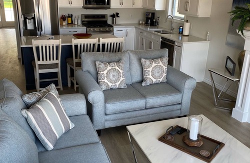 Port Stanley House | The Dock- walk to beach & village