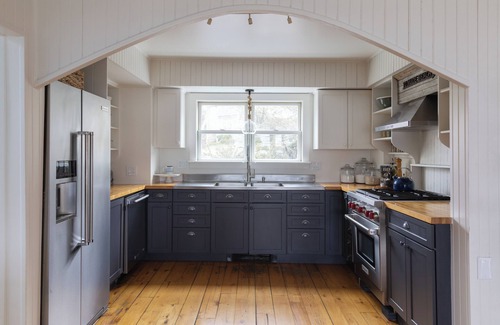 Tiverton House | The Dockside Cottage - Waterfront Cottage with Private Dock