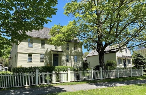 Litchfield Historic District House | The Doctor's 1781 House on the Litchfield Green
