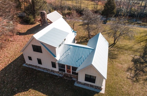 Hampton Cottage | The Dogtrot in Dennis Cove - Creekside Cabin w/Sauna, Hot Tub & AT Trail Access