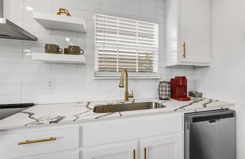 College Station Apartment | The Dominion: 2 Bdrm/Walk to A&M/Comfy King Beds