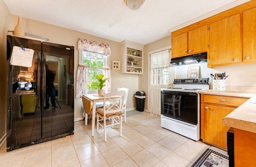 Cayce Cottage | The Dove's Nest- Charming 2-bedroom cottage peacefully nestled in fabulous Cayce