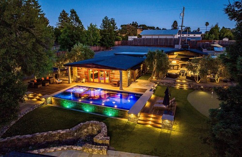 Healdsburg House | The Dragonfly- Complimentary wine tasting at Croix included!