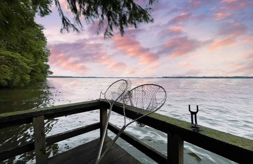 Hornbeak House | The Dragonfly - Sleeps up to 8, Lake views.