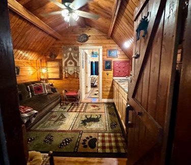 Cosby Villa | The Drake Cabin in The Forest