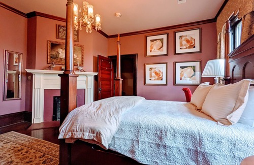 Buena Vista Hotel | The Drane Room at The Town House Inn in charming Buena Vista, Ga