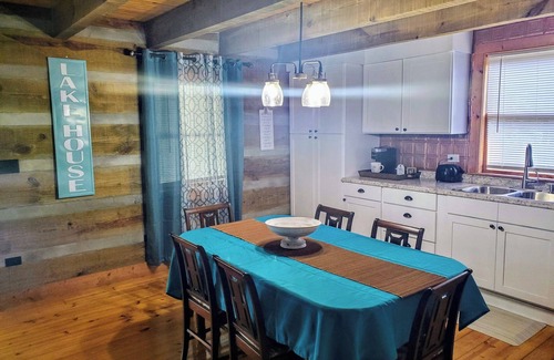 White Lake Cabin | The Ducks Summer Nest @ White Lake NC. A cozy, 5-bedroom 3-bath cabin.