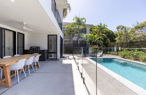 Agnes Water House | The Dūne - 4 BR w/Private Pool - 100m to Beach