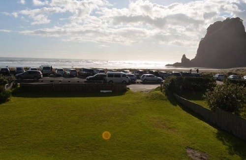 Piha House | THE DUNES on prime SOUTH PIHA beach