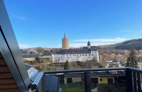 Zschopau Apartment | The dwarf building - modern living with a view of the castle